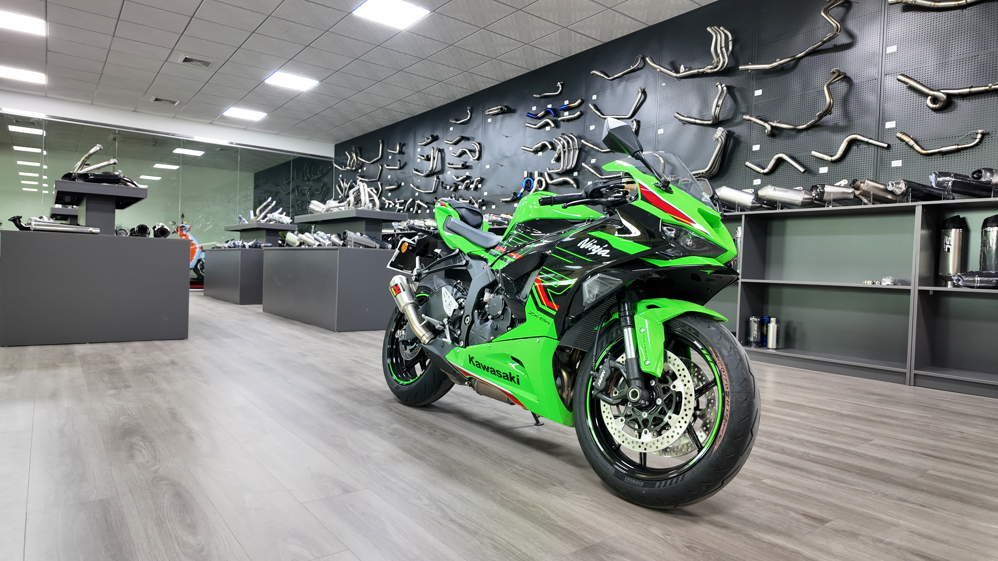 Escapes de motocicleta simples versus dobles: pros y contras